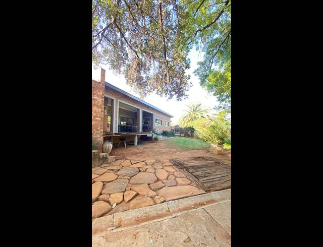 7 BEDROOM HOUSE FOR SALE IN SIGNAL HILL